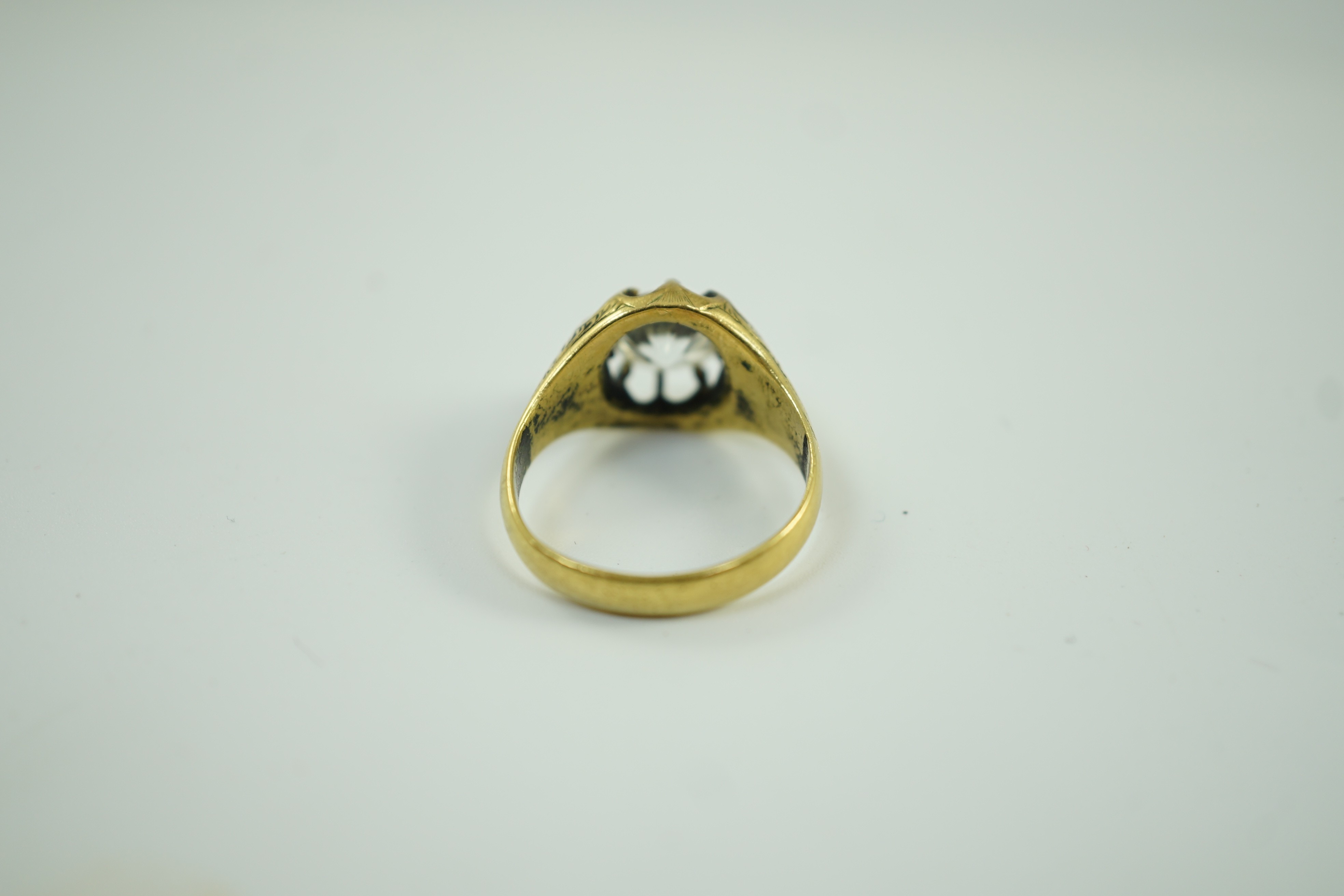 An Edwardian 18ct gold and single stone claw set white zircon? ring, size O, size 7 grams.